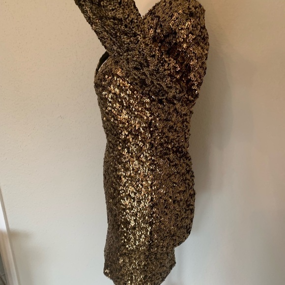 Haoduoyi Sparkly Sequin Fitted Mini Dress with V-Neck - Picture 8 of 13